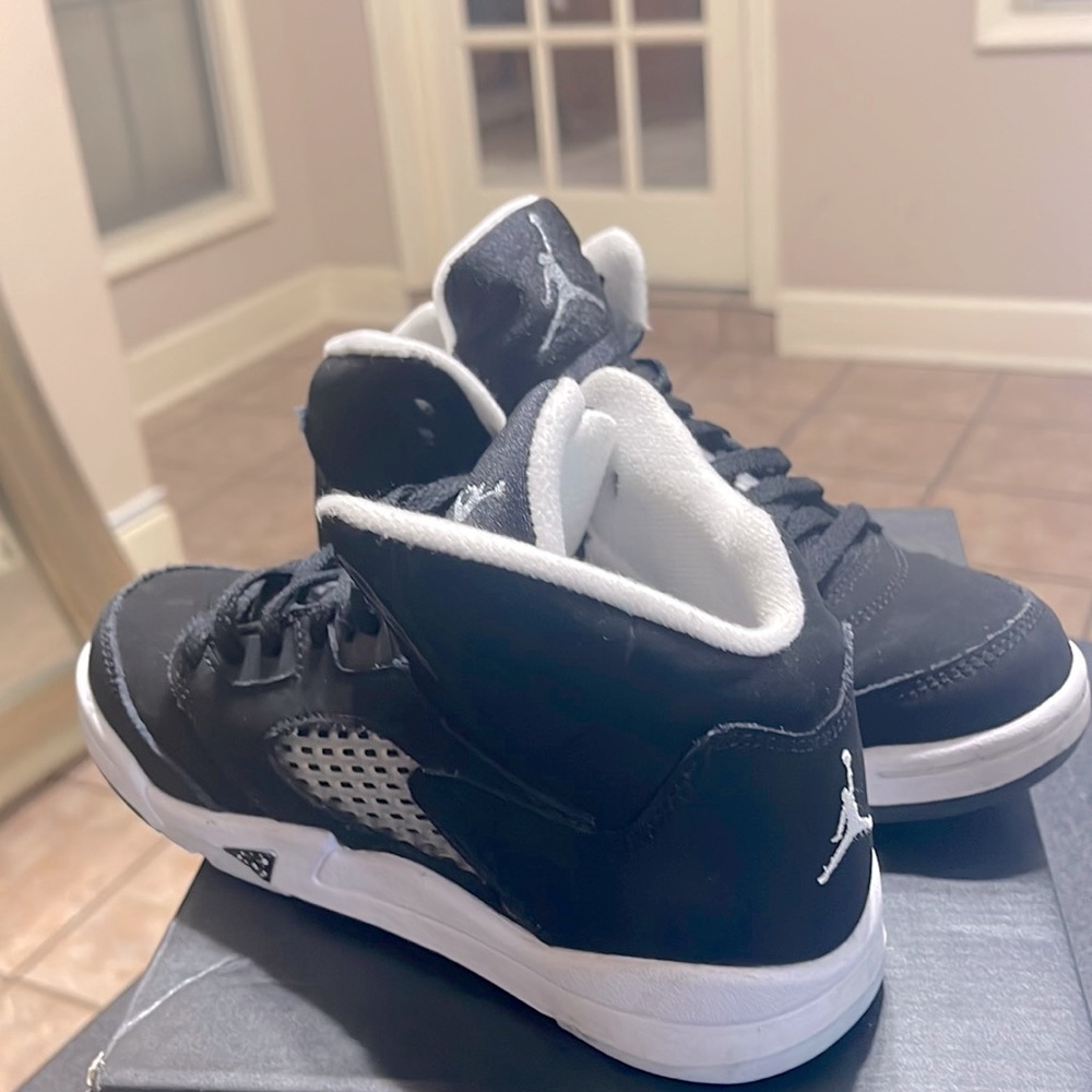 Jordan Retros Size 1 1/2 youth